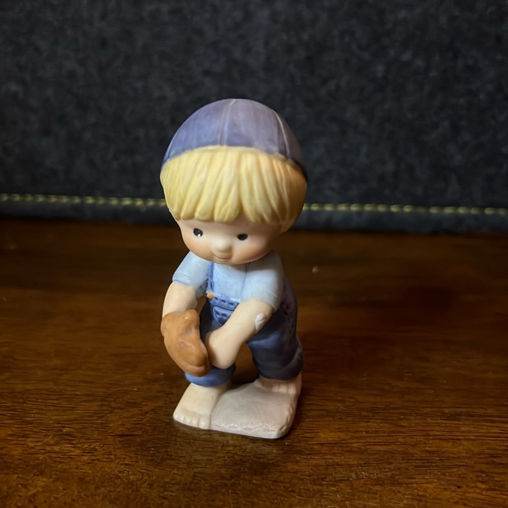 Enesco Country Cousins Skip playing baseball pitching Vintage‎ 1981